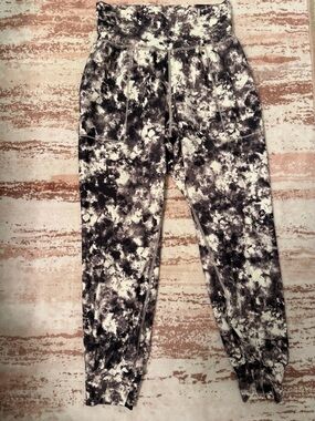 Athleta Black & White Tie-Dye Girls' Joggers